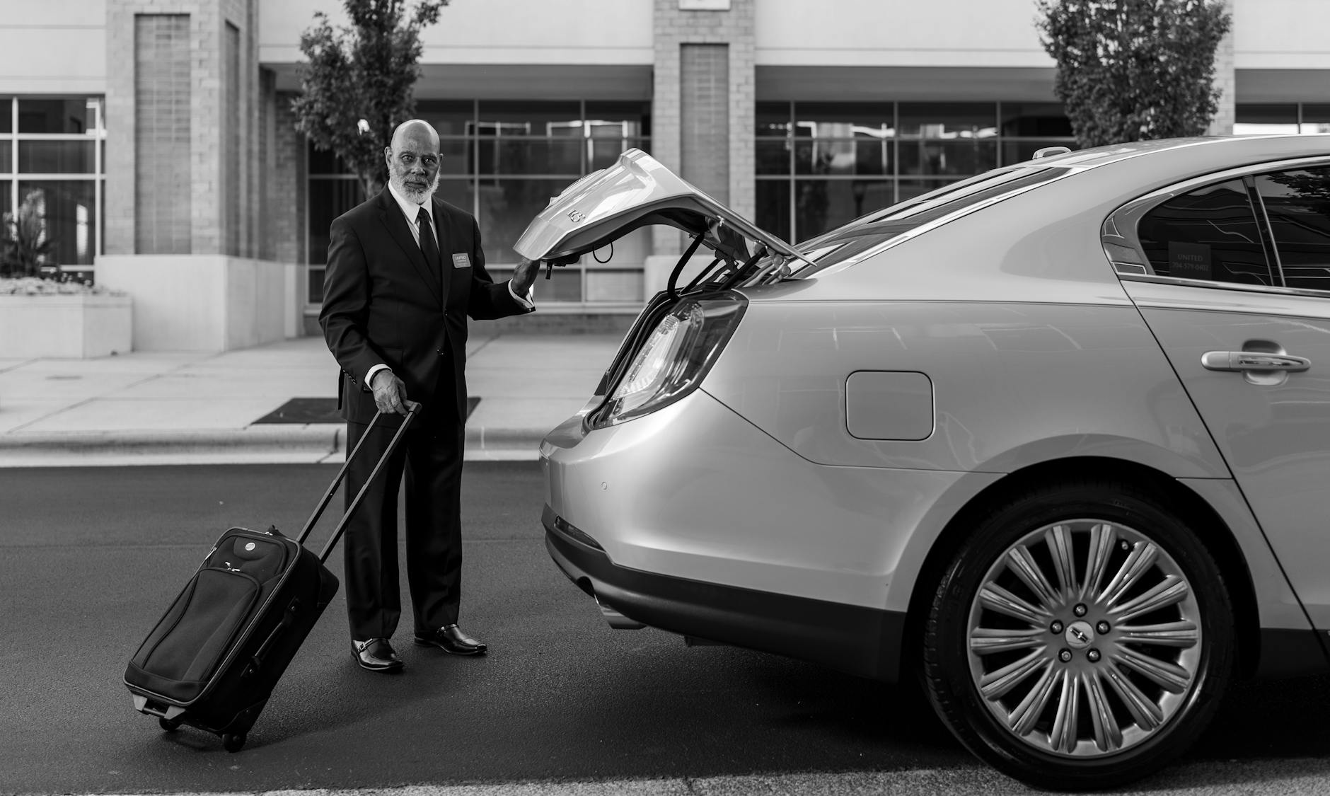 Hourly chauffeur hire Melbourne luxury car driver