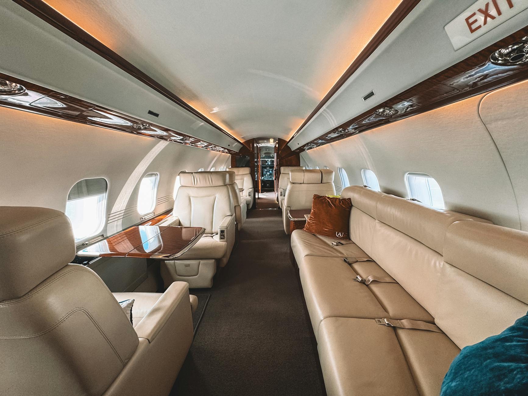 Private jet transfer chauffeur tarmac Melbourne