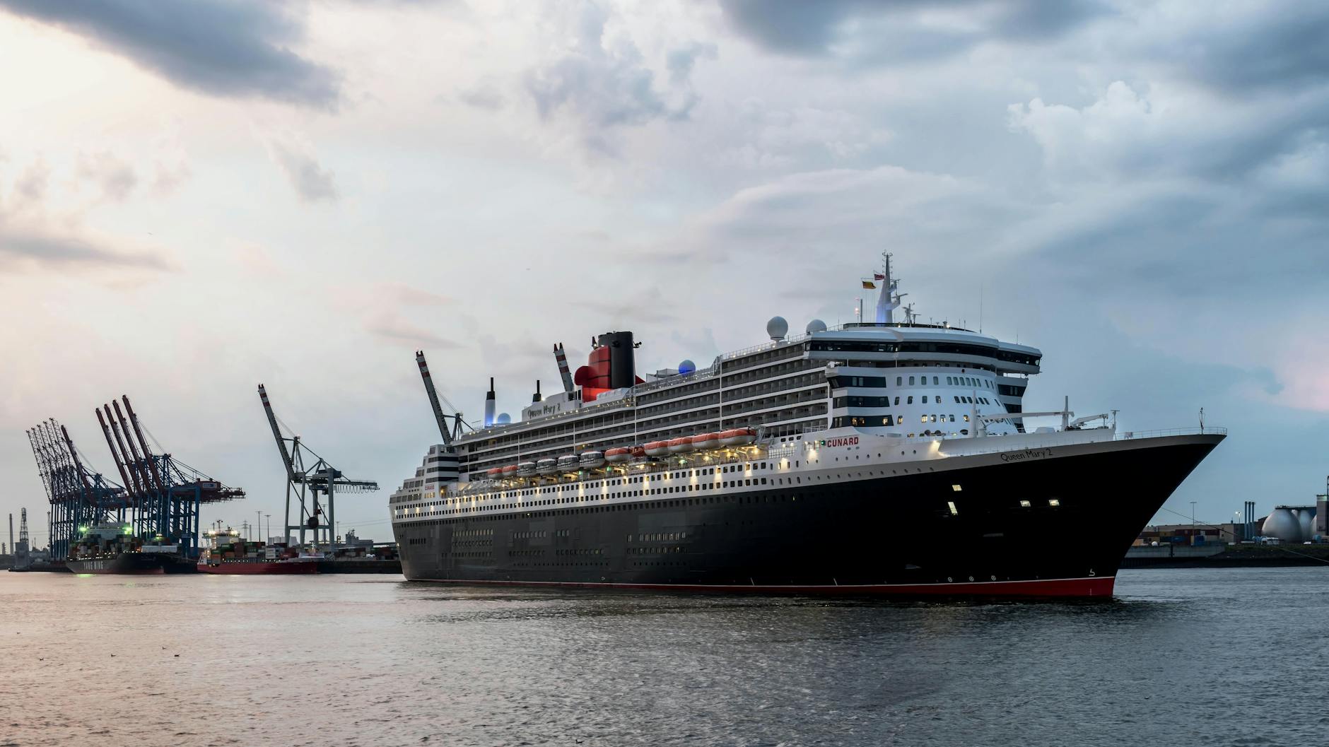 Cruise ship transfer Melbourne Station Pier Port